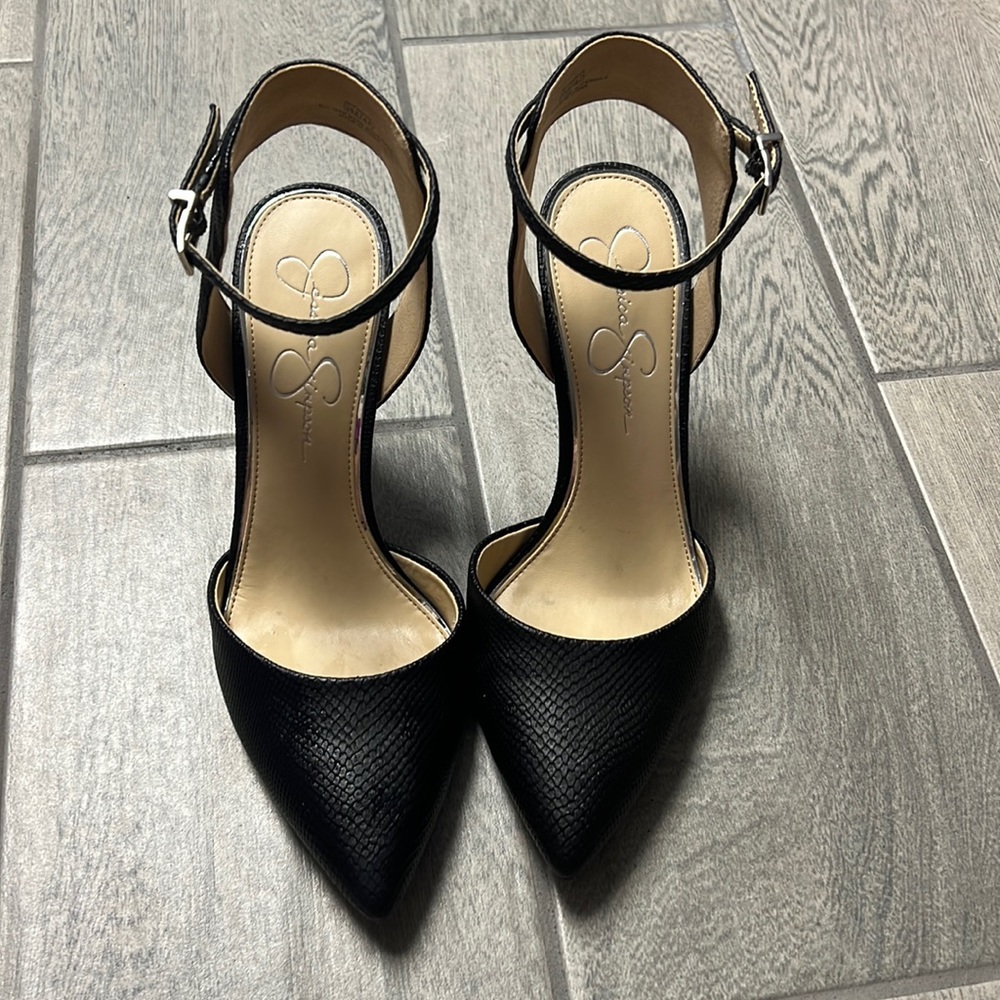 Size 9M Jessica Simpson black stilettos. - Picture 1 of 6